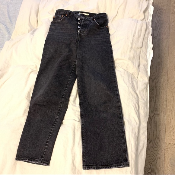 Levi's Faded Black Ribcage Straight Ankle Jeans - Picture 5 of 7